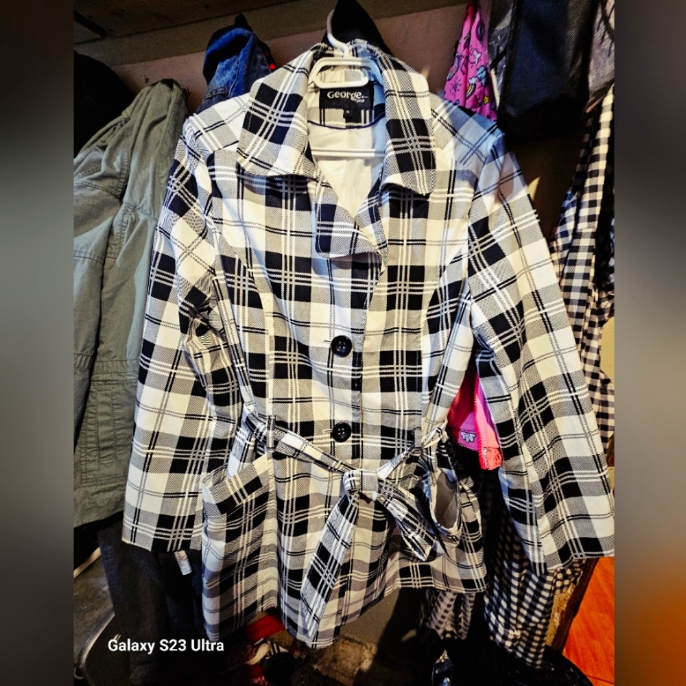 NW/O TAG   GEORGES PLAID TRENCH COAT/ RAINCOAT